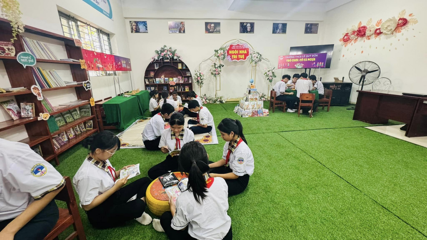 Trường em có một giờ ra chơi như thế nào?