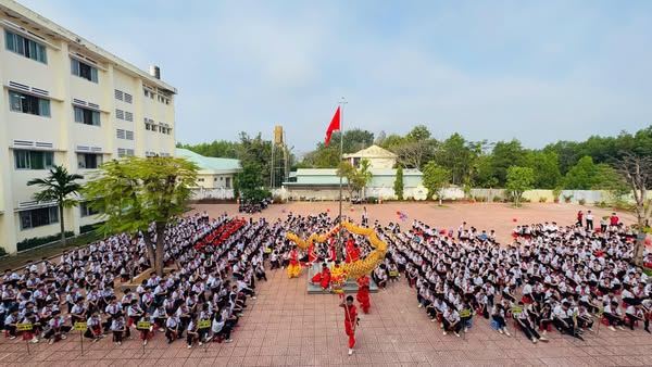 Buổi SHCĐ Mừng Đảng Mừng Xuân Ất Tỵ 2025